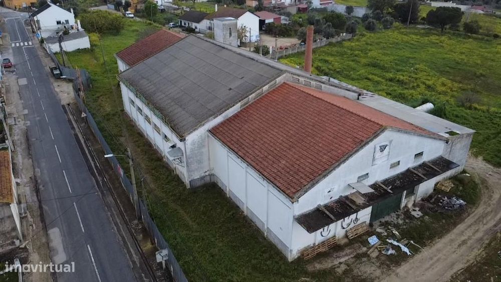 Armazém com terreno urbano e PIP aprovado