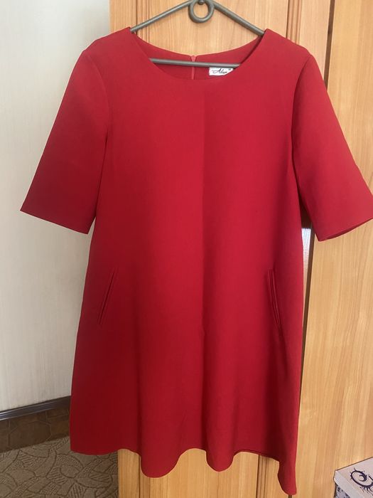 Сукня 38 розміру, червоного кольору
