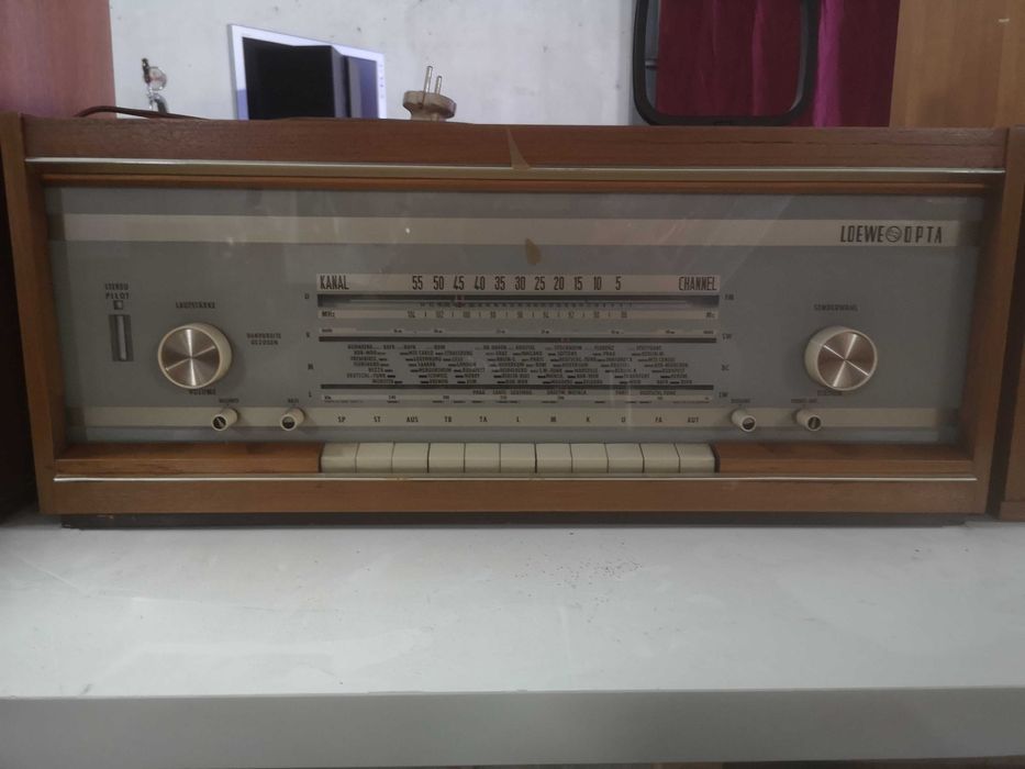 Radio Antigo Alemão Loewe Opta