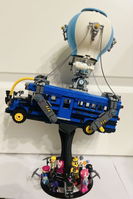 Podstawka pod bus bojowy lego fortnite ze studami na figurki