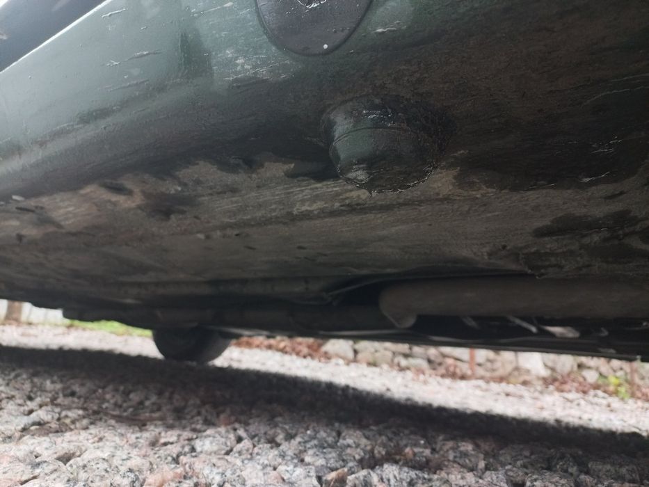 Mercedes-Benz E 210 2.0D