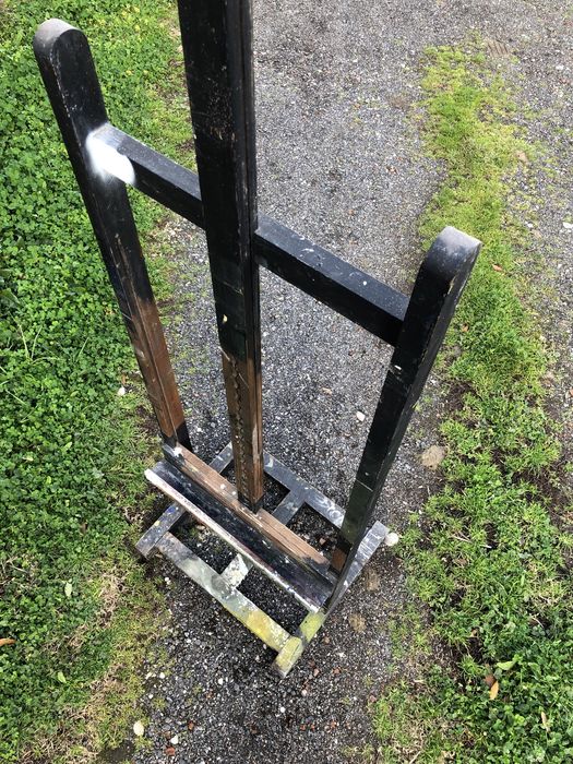 Cavalete de madeira antigo