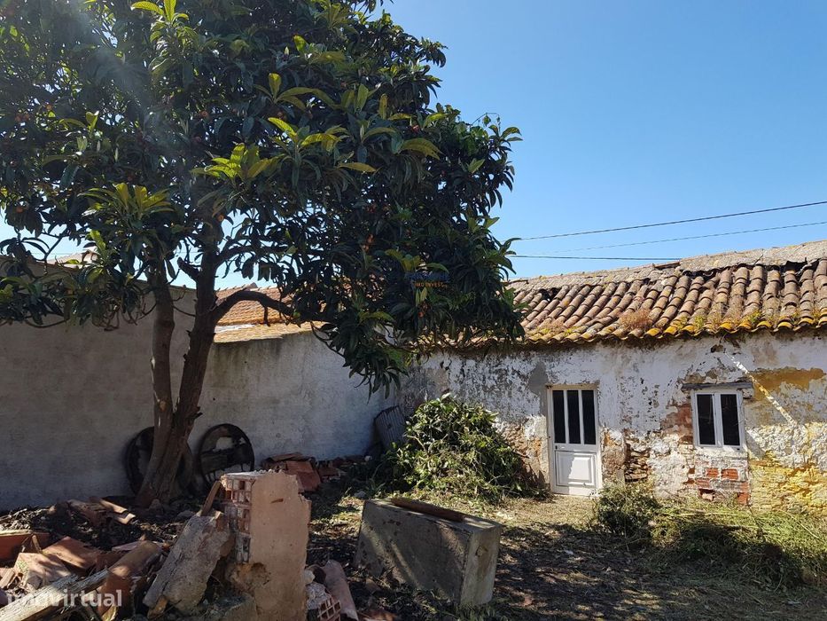 Ruina inserida lote de 235m2 Vau Óbidos