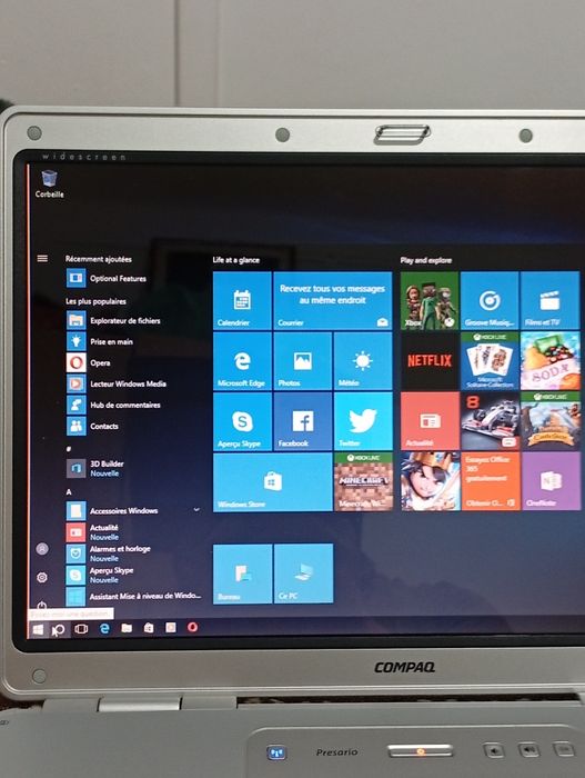 Portátil Compaq com Windows 10 em francês sem carregador