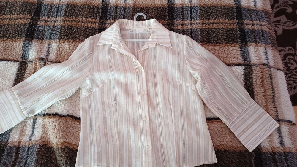 Bluzka damska rozm 40 beżowo-kremowa.