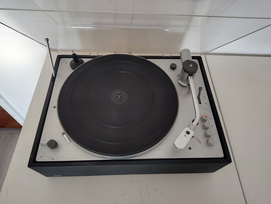 Braun PS-600 , konstrukcja Dieter Rama . Gramofon 220v