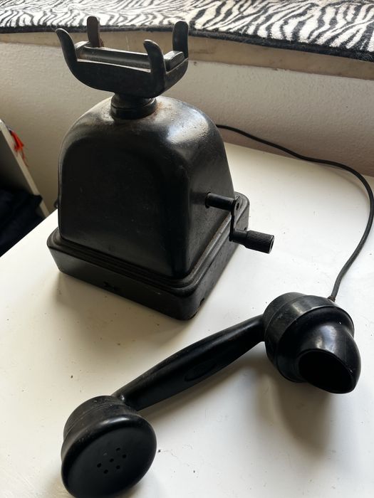 Telefone antigo de manivela vintage (magneto)