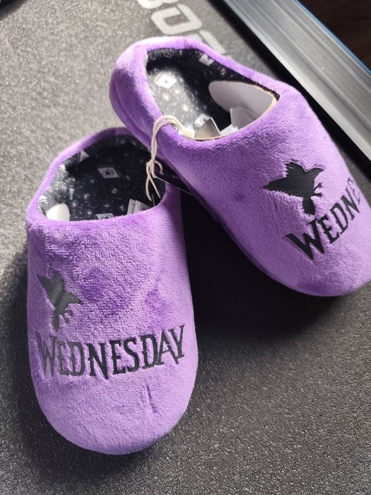Kapcie dziecięce Wednesday 
Nowe , metka pap