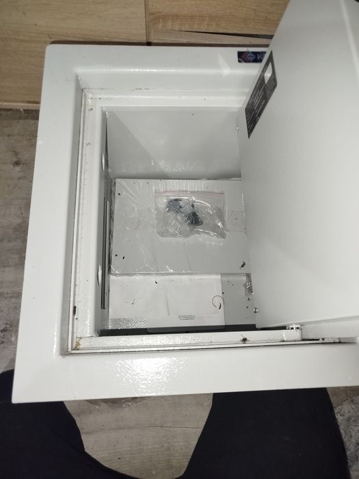 Sejf KONSMETAL ścienny