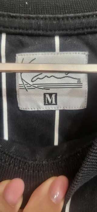 Czarna koszulka w paski