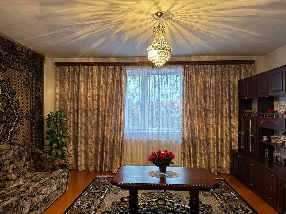 Половина будинку та земельна ділянка 16 сот., с. Батятичі