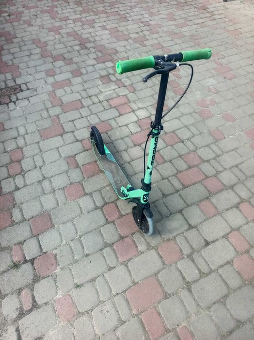 Детский самокат б/ у. В нормальном состоянии .