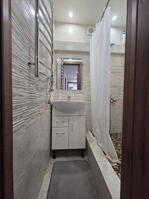 Продам 2 х комнатную квартиру с ремонтом , Авангард