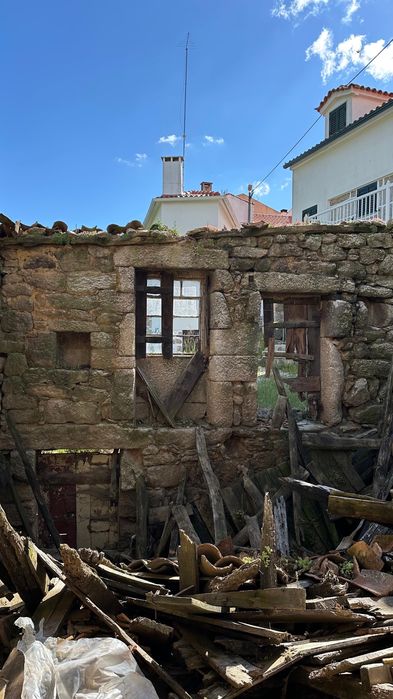 Casa em ruínas para reconstrução em Prados - Celorico da Beira