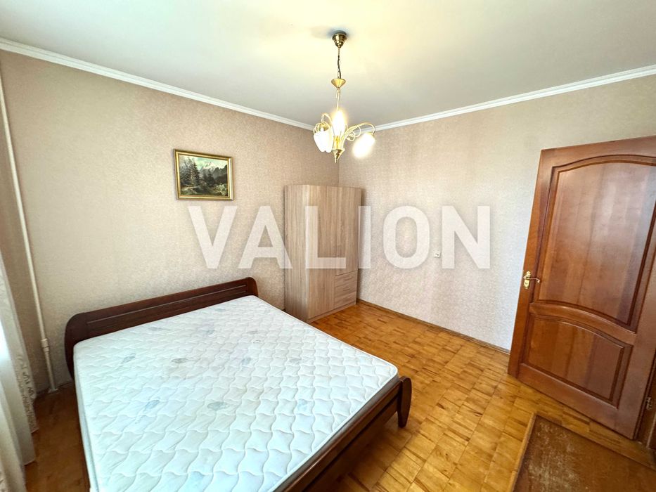 Продам 3-кімнатну квартиру з ремонтом вул.Хорольська 1,  Дарницький вокзал Дарницька(Ленінградська) пл