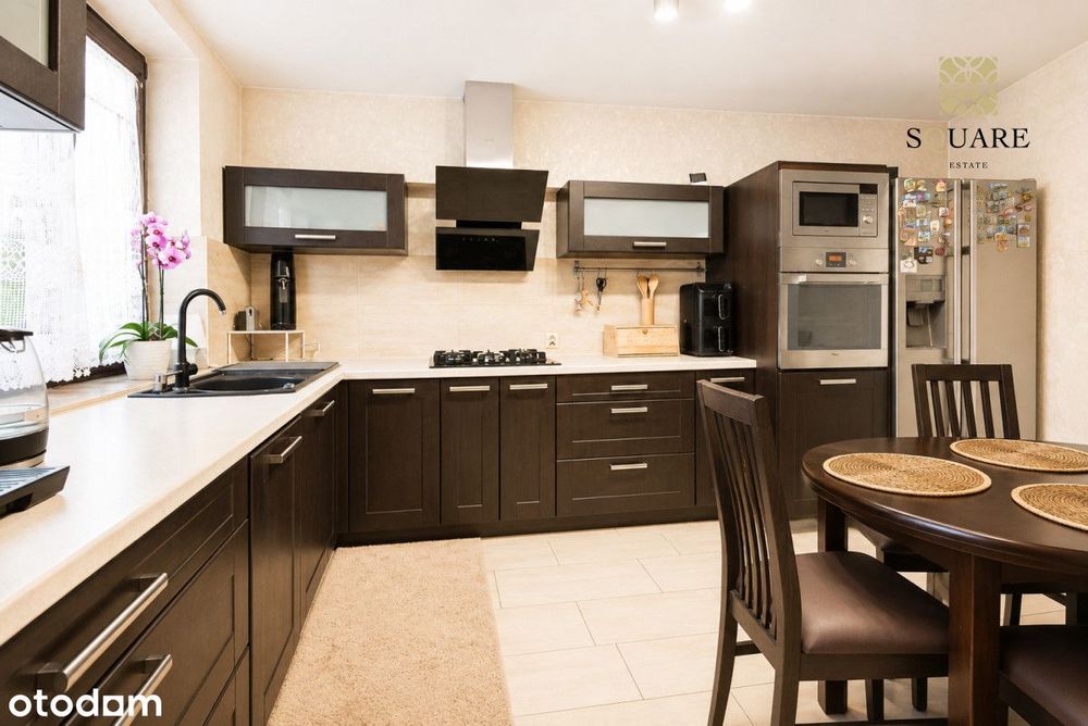 Przestronny dom wolnostojący w Łochowie | 305 m² |