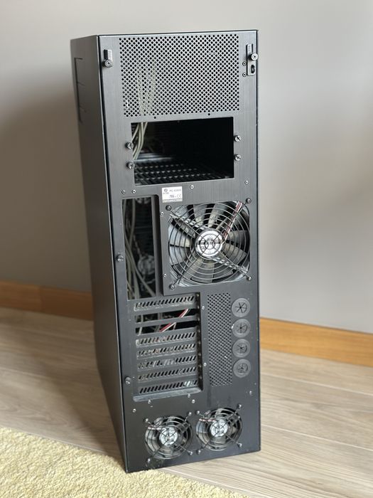 Lian Li TYR PC-X2000B Full Tower em alumínio — rara e completa