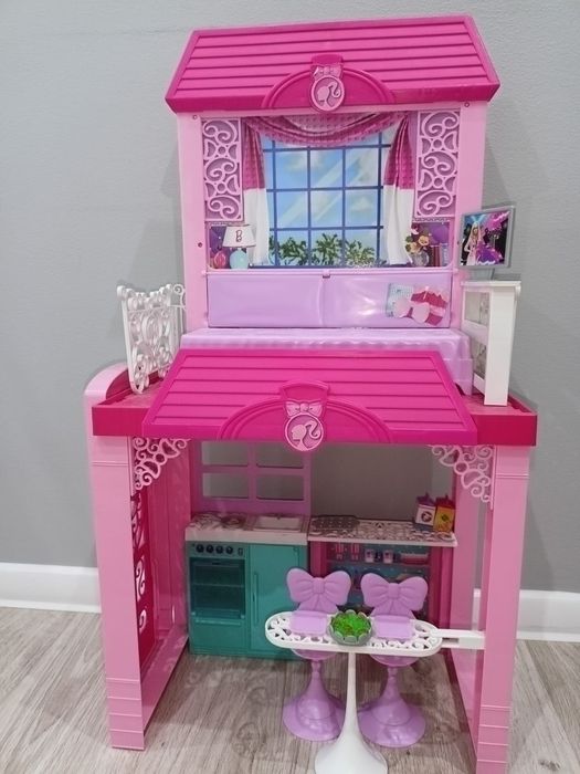 Domek dla lalek Barbie w bardzo dobrym stanie