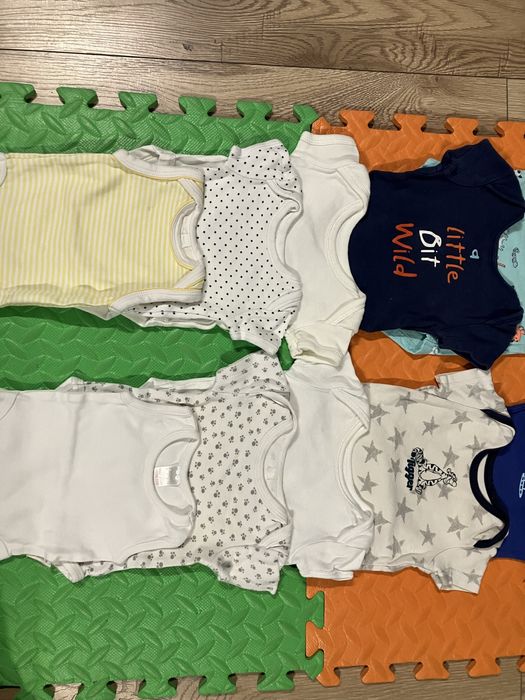 Body z krótkim rękawem dla chłopca r.56/62