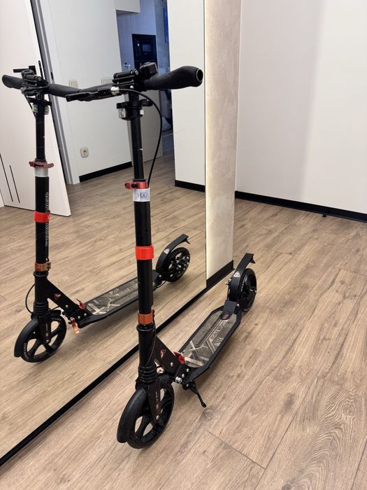 Продам самокат Scale sports