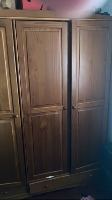 Quarto completo madeira maciça com colchao usado