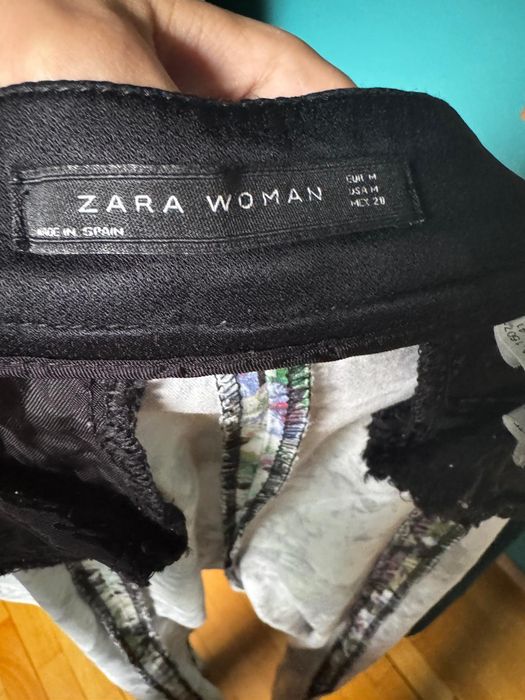 Spodnie 3/4 w kwiatki Zara M