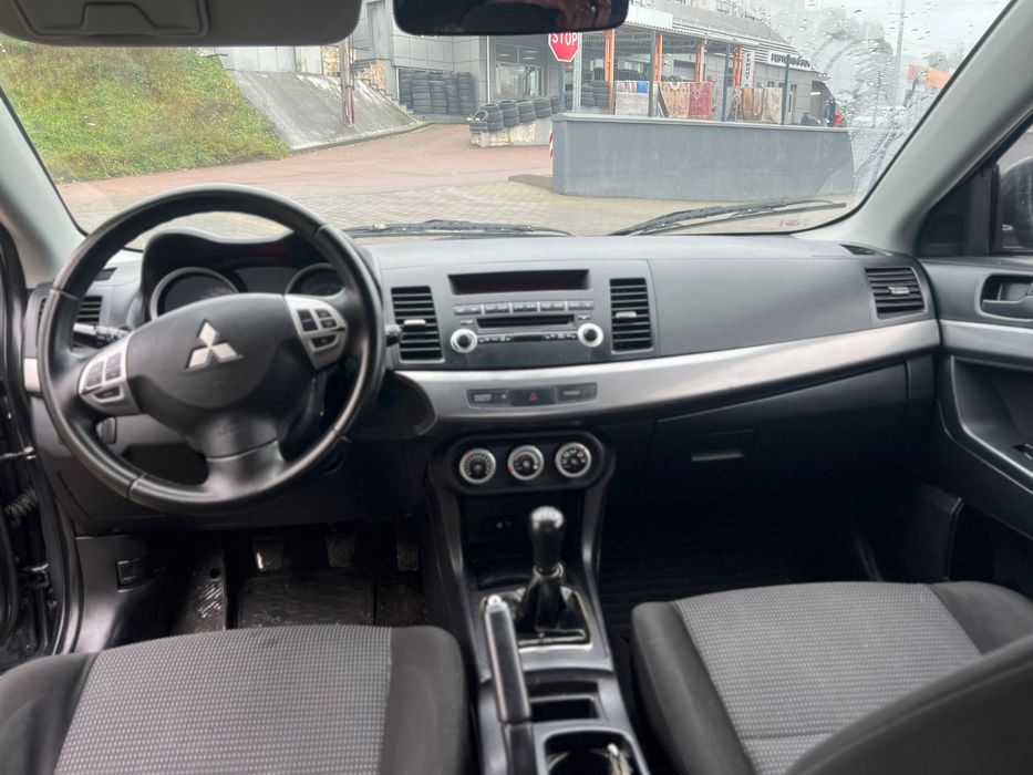 Mitsubishi lancer 10