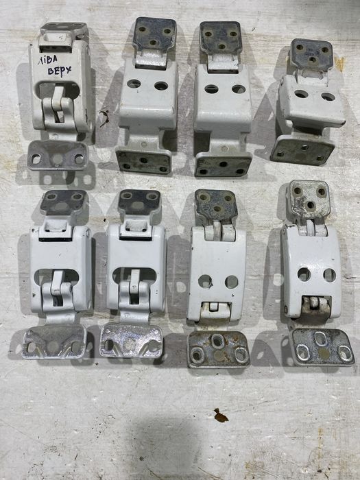 Петлі ( завіси капота) Sprinter 907, 910