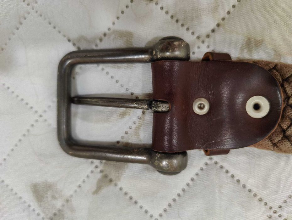 Cinto mistura pele e tecido em excelente estado.