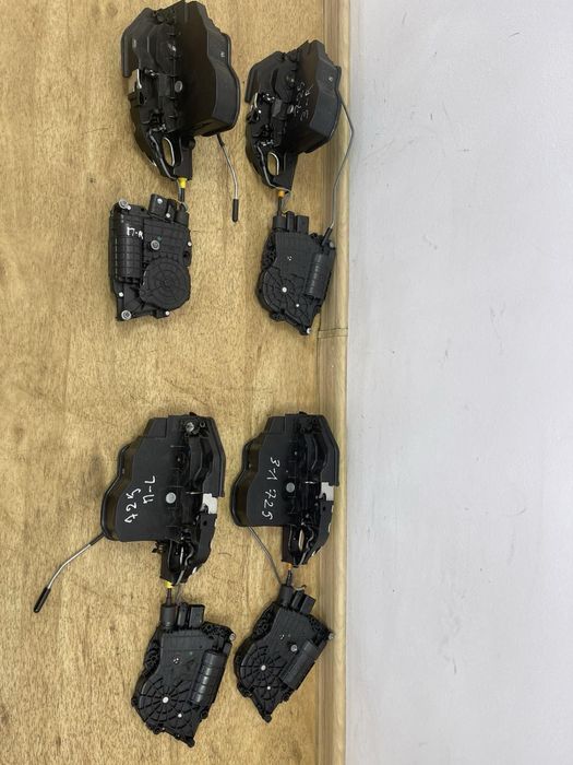 Замок с дотяжкой БМВ Х5 Е70 дотяжка двери BMW X5 E70 Замки Присоска