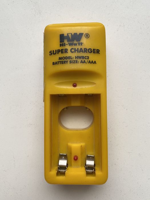 Зарядное устройство Hi-Watt HWBC2 (AA/AAA) — Отличное состояние
