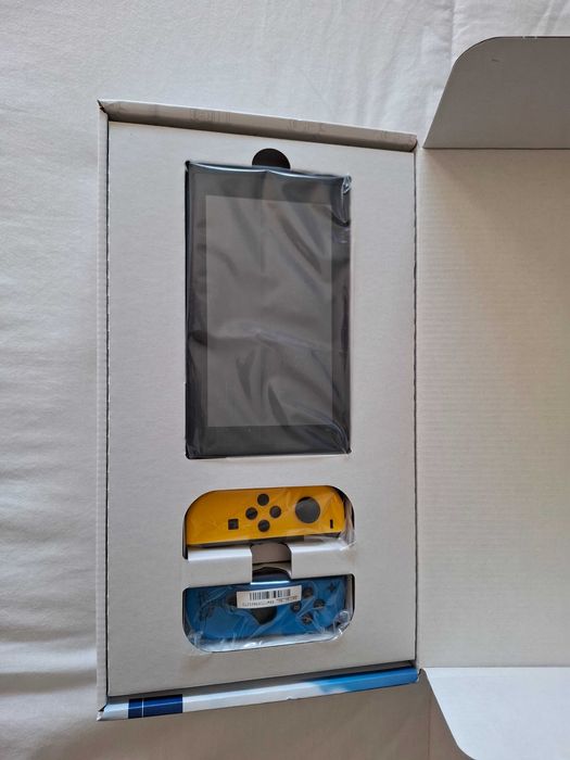 Nintendo Switch Edição Fortnite + Jogo Super Mario Deluxe