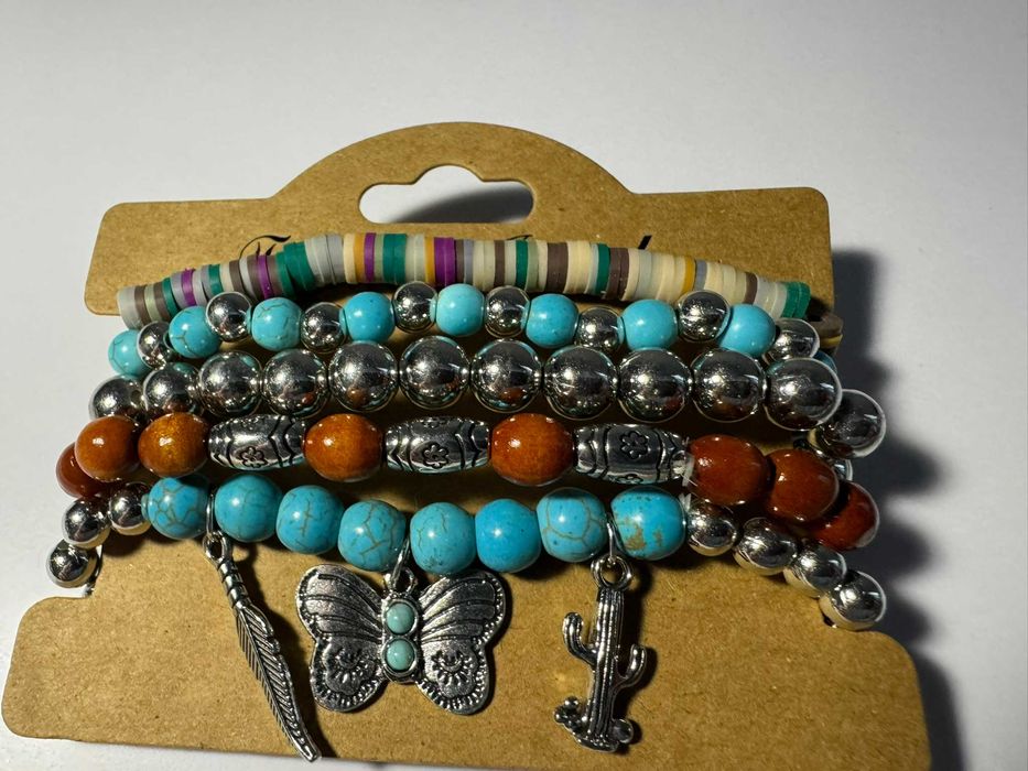 Pięć drewnianych bransoletek Boho motyl  (m22)