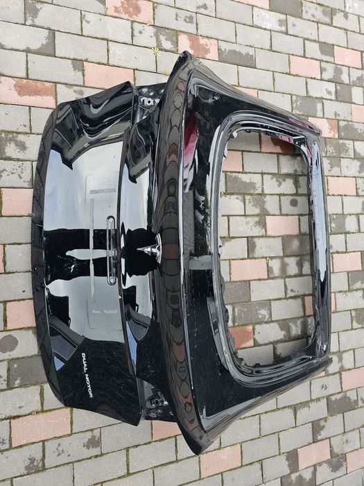 Tesla model Y MY Крышка багажника в наличии