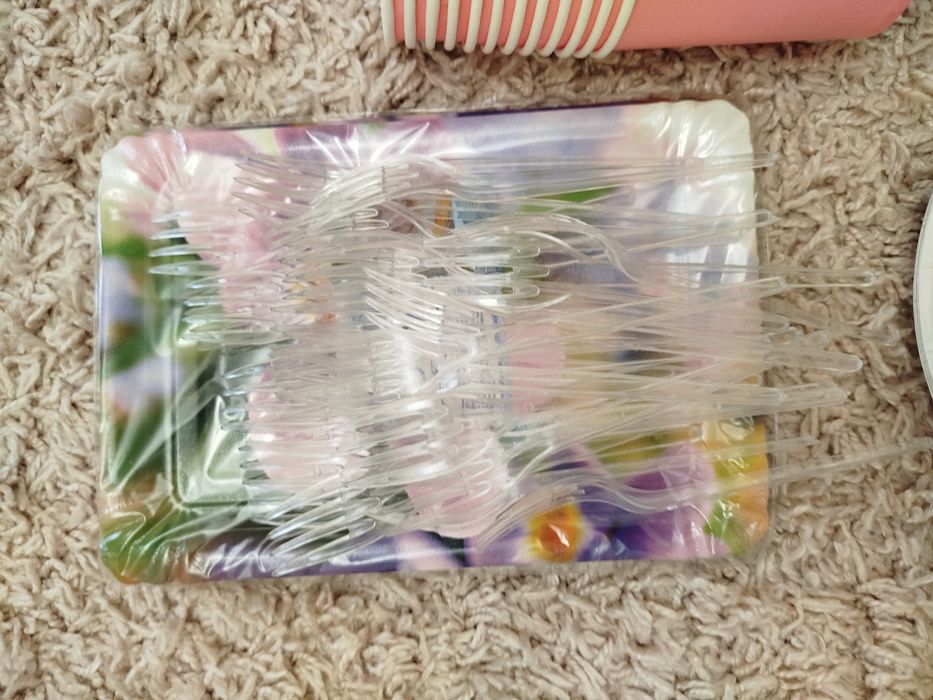 Одноразовая посуда, стаканы бумажные, пластик, вилки, ножи, тарелки