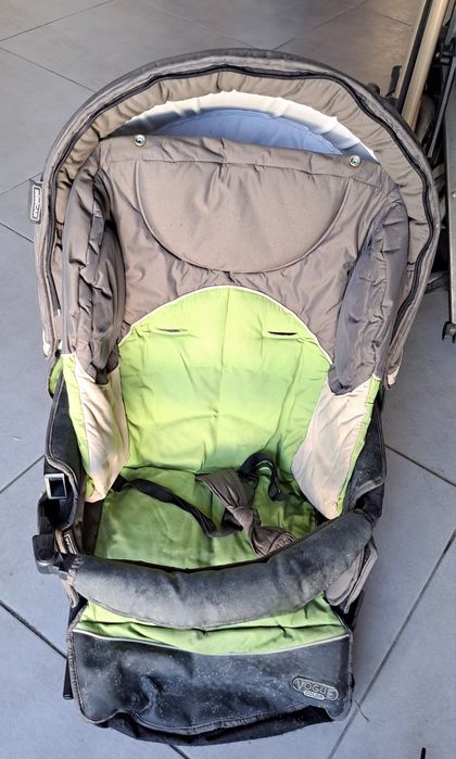 Berçário de bebé em ferro + carrinho de bebé (conjunto)