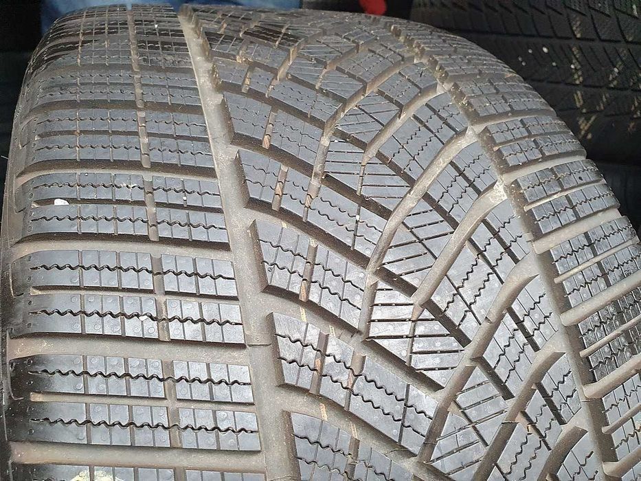 1x Opona zimowa 285/40/20 GOODYEAR UltraGrip Perf. GEN-1 - NF0 Demo!
