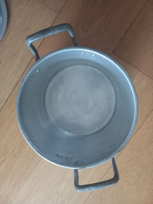 Panelas e tacho para cozinhar