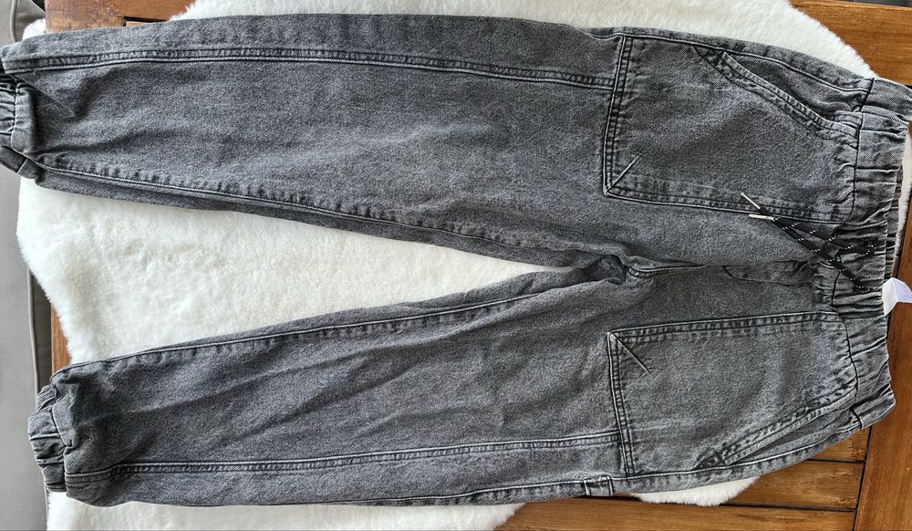 Jeansy reserved r152