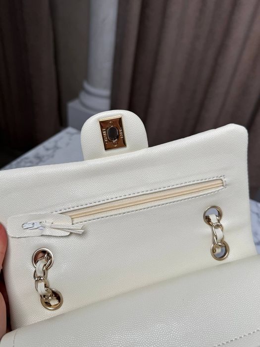 НОВА! Chanel Classic 23 Flap Caviar Leather Ivory with Silver Hardware
