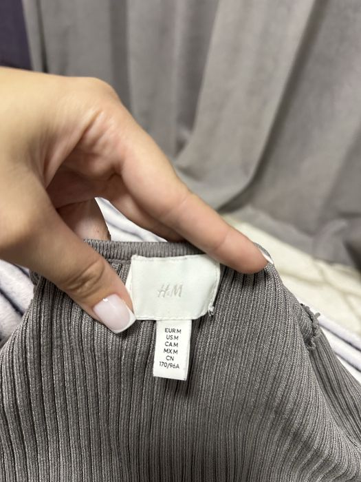 Кофта з вирізом H&M розмір М