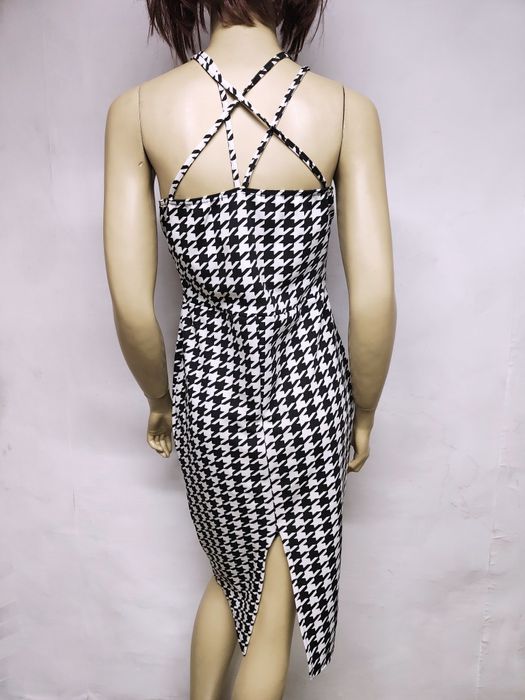 Sukienka damska w pepitkę na ramiączkach z dekoltem przed kolano 40 42