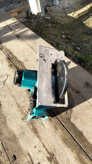 Акумуляторна дискова пила Makita