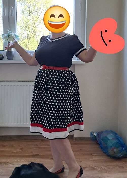 Czarna sukienka retro w białe kropki