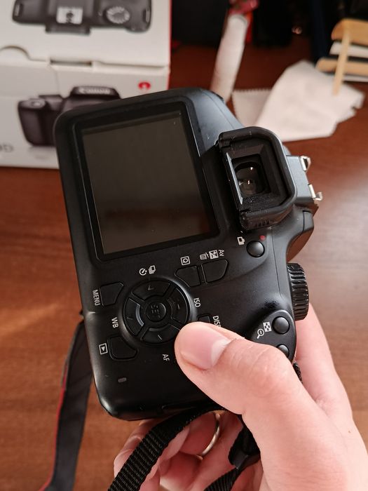 Фотоапарат Canon EOS 4000D + Об'єктив EF-S 18-55mm III | Пробіг лише 15 000 кадрів