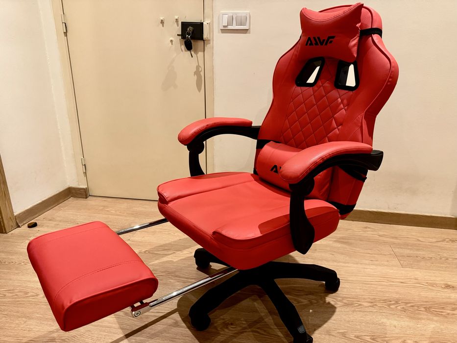 Cadeira Gaming AIVF vermelha com apoio de pés — quase nova