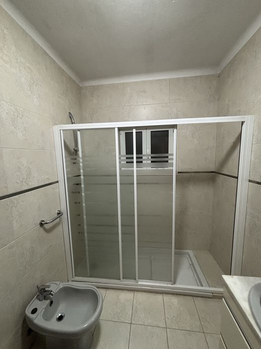 Resguardo de aluminio e vidro
