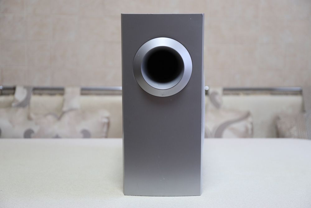 Universum  subwoofer  DR 4020  60 wat