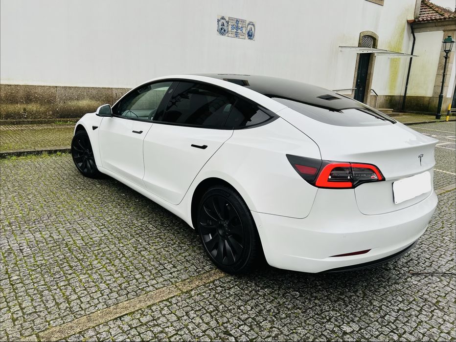Tesla Model 3  325CV