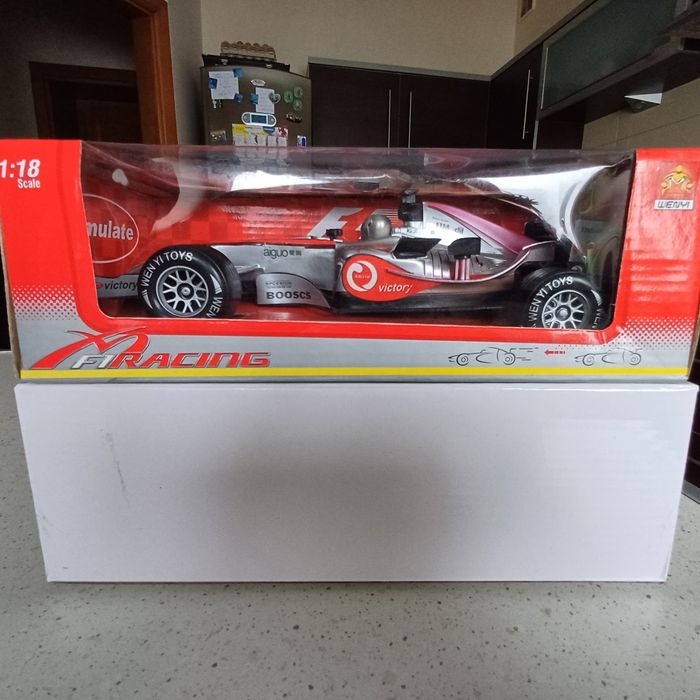 wyścigówka F1 w skali 1:18, WENYI, nowa